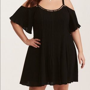 BLACK GAUZE TRAPEZE DRESS